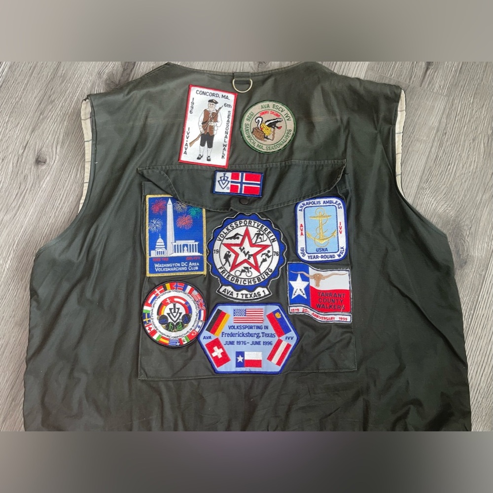 Vintage Men’s Outdoor Vest with “Volksporting” Patches Size Large